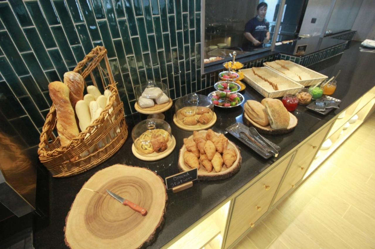 The Quarter Chaophraya By Uhg Hotel Bangkok Buitenkant foto